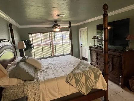 Pool home with access to Lake Huntley