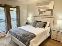 Relaxing stay in Stillwater, OK! Enjoy and relax in in this spacious home.