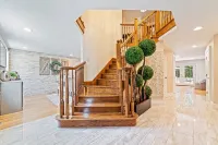 Spacious luxury home, 22 min from Boston and 20 min from Gillette Stadium.