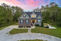 ✨Luxe Farmhouse✨Bourbon Trail✨ 4 king Beds ✨Hot Tub Games Trails sleeps 16