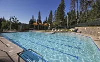 Black Bear Den ~ Access to Private Lake! Heat and AC