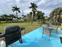 Island Cottage-Boat Ramp End of Street! Walk to Jug Creek Marina! Hotels in Bokeelia