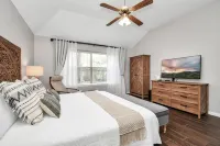 The Woodlands-King Casa Bosque Luxury Retreat