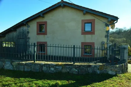 LA Pensee Sauvage, Spacieux Gite Avec Piscine Ressourcement Auprès des Plantes