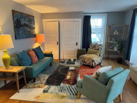 Dreamweaver — 1BR 1BA just two blocks from the downtown walking mall