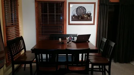 Beautiful home, hot tub, across from Camelback Resort