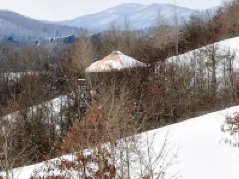 Luxury Yurt for Couples with Hot Tub on Deck Hotels in Glenwood