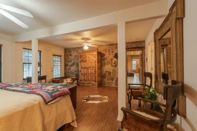 Authentic Ranch Home on 650 Acres with Peace and Tranquility Hotels near Doeskin Ranch