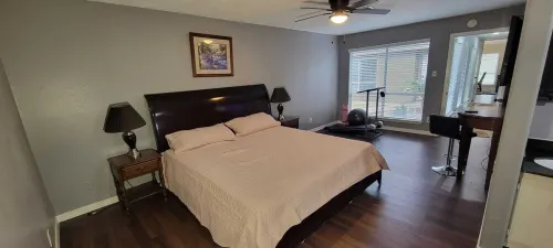 Bistro Place near Fort Bend Tollway