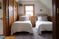 Cozy home walkable to downtown Two Harbors