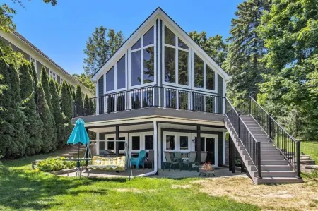 Panoramic view of spectacular all sports lake. 3 bed/3.5 bath