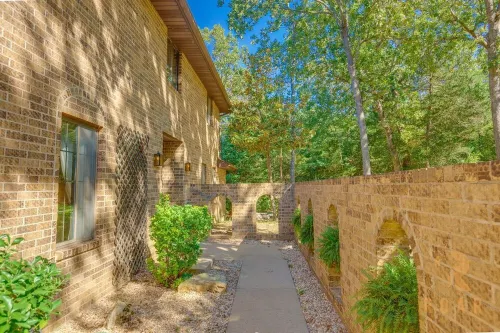 Huge 3 Story House Minutes From The Lake!