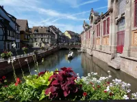 Between Kaysersberg Elected Favorite Village of the French in 2017 and Riquewihr. Hotels in Bennwihr