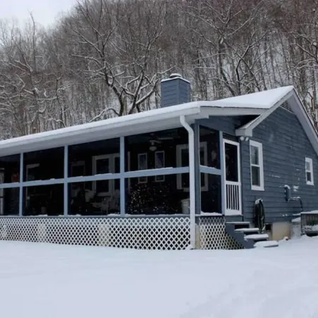 Creekside Cottage Near Nashville- Pet Friendly!
