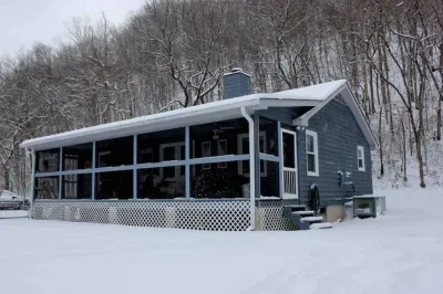 Creekside Cottage Near Nashville- Pet Friendly! Hotels near Cumberland River Bicentennial Trail Parking