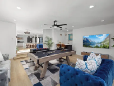 NEW Lux 5BR Villa Near Disney, Knotts, LA, OC w/ Hot Tub & Games Hoteles en Fullerton