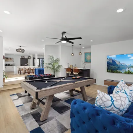 NEW Lux 5BR Villa Near Disney, Knotts, LA, OC w/ Hot Tub & Games