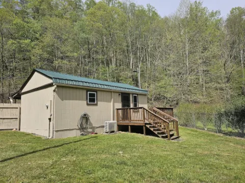 Creek Life Cottage is a place where you can relax and unwind on the creek.