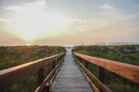 Beautiful Condo steps away from Beach