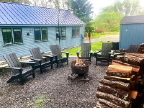 Modern Woodland Privacy with Ocean, Trails, and Lobster All in Walking Distance. Hotels in Boothbay
