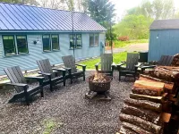 Modern Woodland Privacy with Ocean, Trails, and Lobster All in Walking Distance.