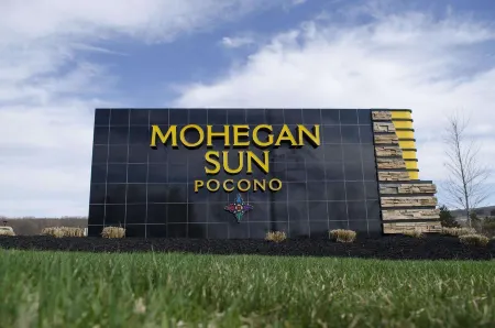 Lake Wallenpaupack Heaven's Haven hottub beach rights