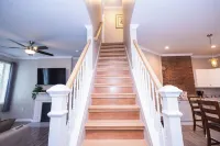 Family & Friends Stay- Free Parking, Wifi, Fully Functional Kitchen - Bungalow