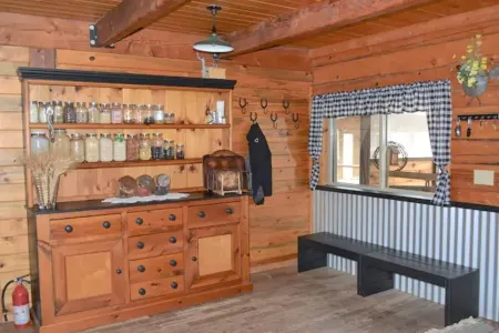 Green Acres Ranch // Entire Lodge