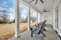 Fisherman's Dream, Beautiful lake house with stunning lake views and boat house - 3-Star