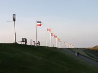 Vacation apartment near the beach with spacious roof terrace