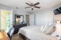 Welcome to Flamingo Vibes@PCB- Only 1 block from Rick Seltzer Beach Access Park! Các khách sạn gần Nautical Watch Gulf Side Villas