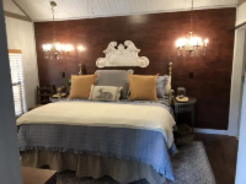 Schwestern Haus Long Term Rental Discount Available.