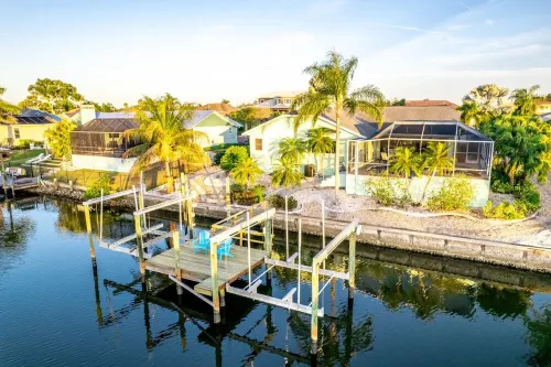 New Palm Tree III - Free Heated Pool/Spa ( Kayaks, Paddle boards, and bikes) Hotels in Apollo Beach