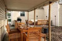 12-mins walk to ND: BBQ - Old Money Sports Glam. Pet Friendly!