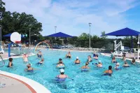 Cozy home with beautiful LAKE VIEW! 톰슨 타운쉽 호텔