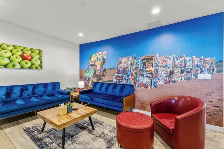 Beaver Street Stone Lodge w/AC, Fully Fenced Yard, W/D, 3 Smart TVs, Speedy WiFi