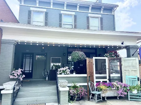 Historic Downtown Chillicothe 1840's Loft Отели рядом с достопримечательностью «Адена Стейт Мемориал»