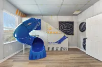 Stunning Themed Villa, Family Friendly-15 Bedrooms, Theater-Game Rm, Sleeps 32