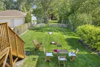 Luxe Duplex - Private Gym -Huge Yard -King Beds Garage Parking-EV Charger- Crib Hotels near Spirit Airlines