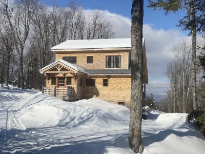 Mount Snow Post and Beam House Hotels near Hogback Mountain Country Store