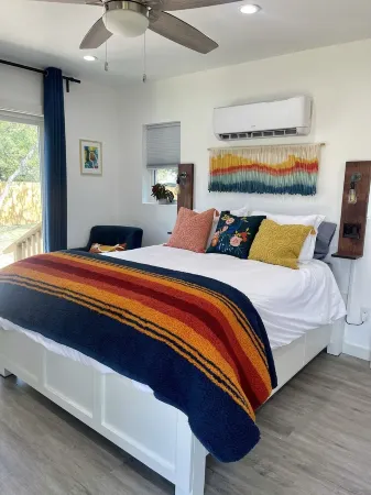 Casita Blanca - tiny house in the heart of Kerrville