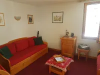 Comfortable "5 people" near the piste and ski school. Free underground parking Hotels in Valloire
