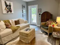 “The Suite at Chase Cottage - Private Entrance! Luxury accommodations.