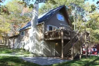 Pocono House ,Game ,Grill ,Fire pit ,Pet friendly Các khách sạn gần Kalahari Waterpark Resort Convention Center