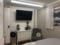 *STAY & PLAY* 5000 sq. Gym, Custom Master & Loft!