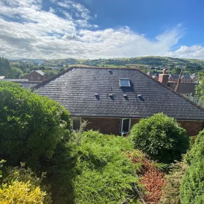 Luxury 4-5 Bed Home with Games Room and Balcony