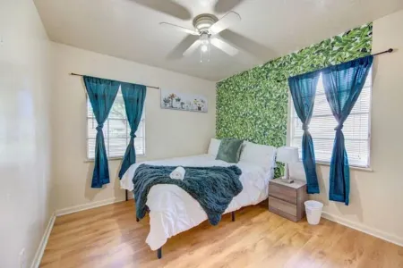 Arcade - 7000 games, King beds by West end