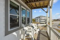Oceanview, poolside, 2BR/2B condo sleeps 6