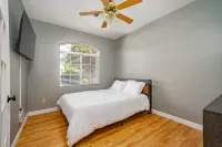 Central bliss near parks & shops Hotels near River Walk