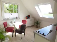 Bright, friendly top floor apartment with WLAN, 15 min. walk to the beach.